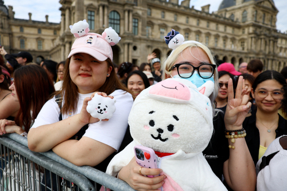 Fans wait for Jin to pass in Paris on July 14. [REUTERS/YONHAP]