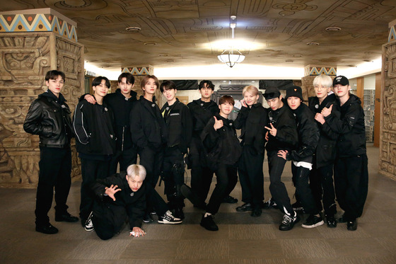 Boy band Seventeen [PLEDIS ENTERTAINMENT]