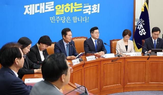 더불어민주당 정청래 최고위원이 오늘(15일) 오전 서울 여의도 국회에서 열린 최고위원회의에서 발언하고 있다. / 사진=연합뉴스