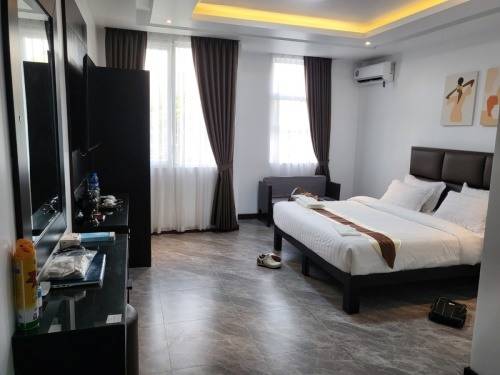 깔끔한  HK.KOREA호텔의 객실.