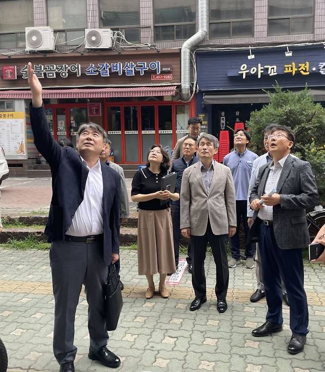 백호 서울교통공사 사장과 유보화 성동구 부구청장 등 성수역 현장 점검