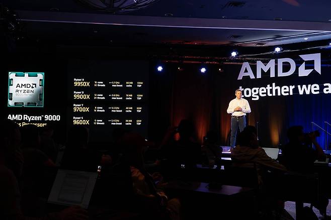 데이비드 맥아피 AMD 상무가 라이젠 9000 시리즈 중앙처리장치에 대해 설명하고 있다. / 출처=IT동아