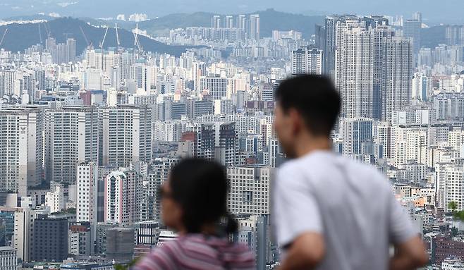 15일 오후 서울 남산에서 바라본 서울 아파트의 모습. 연합뉴스