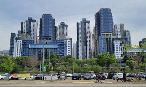 서울 서초구 반포동 ‘래미안 원베일리’ 아파트 모습. 연합뉴스