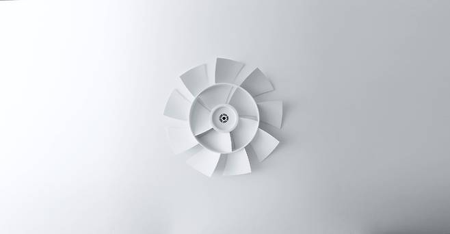 발뮤다 그린팬 시리즈에 적용된 이중구조 날개 모습. 발뮤다 제공