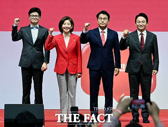 파이팅 외치는 한동훈, 나경원, 윤상현, 원희룡 국민의힘 당대표 후보(왼쪽부터).