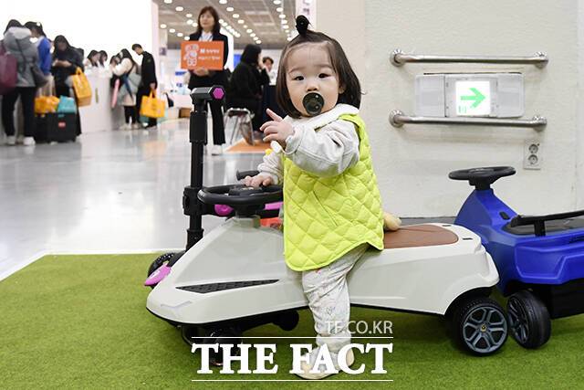 국내 제약사들이 저출산에 대응하고자 임직원들에게 다양한 출산·육아 복지 제도를 제공하고 있다. 해당 사진은 기사와 직접적인 연관이 없습니다. /서예원 기자