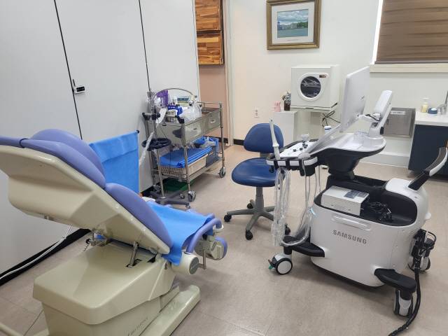 ▲ 인제군보건소 여성의학과에 마련돼 있는 초음파 및 진료 장비