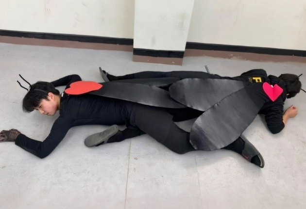 러브버그를 표현한 의정부고등학교 학생들. 의정부고 학생자치회(@uigocouncil_official)