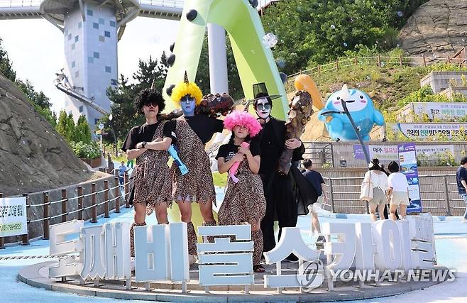 도깨비 분장으로 즐기는 흥겨운 축제 [연합뉴스 자료사진]