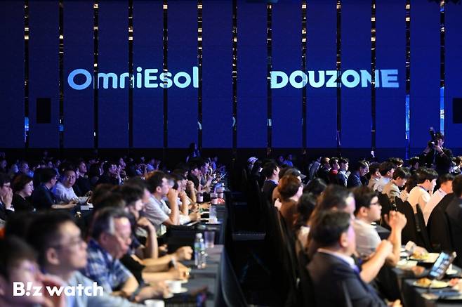 18일 서울 강남구 그랜드인터컨티넨탈 파르나스 호텔에서 더존비즈온 차세대 플랫폼 '옴니이솔' 신제품 발표회가 개최되고 있다./사진=이명근 기자 qwe123@