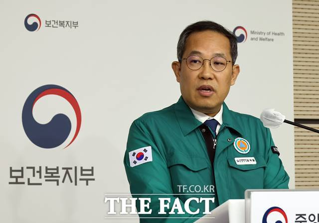 김국일 보건복지부 보건의료정책관는 18일 의사 집단행동 중앙재난안전대책본부 브리핑에서 "전공의 복귀 대책을 발표하며 많은 전공의들이 복귀하지 않은 걸로 추정하고 있다"며 "복귀 전공의들에게 9월 수련 특례를 제공하는 것 외에 추가적인 유인책은 없다"고 밝혔다. /뉴시스