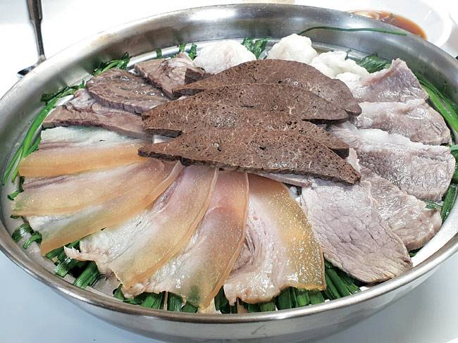 이문설농탕 수육