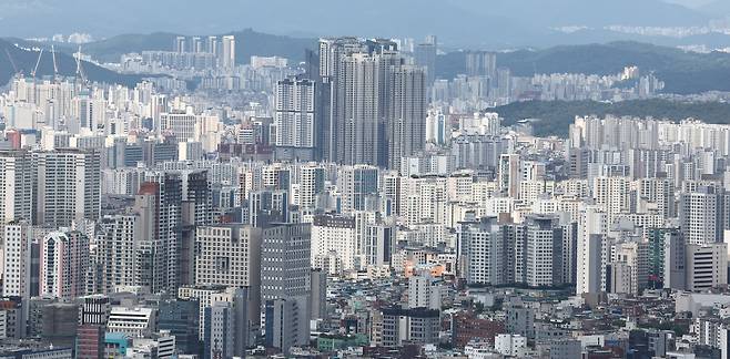 서울 남산에서 바라본 서울 아파트의 모습. [연합]
