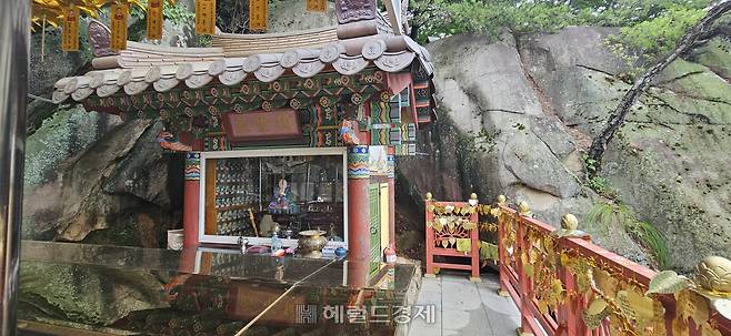 제일 상층에 위치한 기도처인 독성각