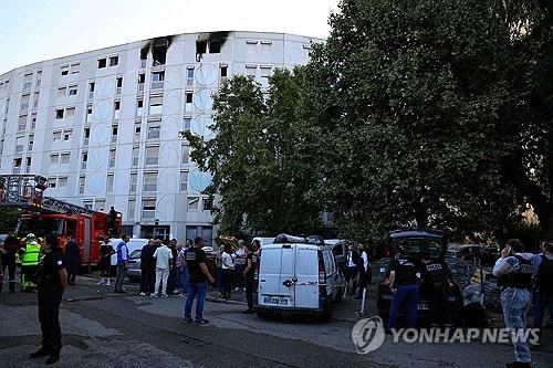 프랑스 니스에서 7명이 숨진 화재 현장 [AFP=연합뉴스. 재판매 및 DB 금지]