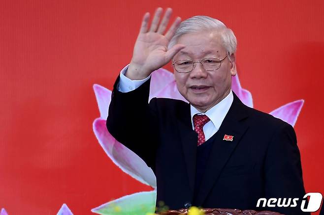 응우옌 푸 쫑 베트남 공산당 서기장이 하노이 국립컨벤션센터에서 제13차 공산당 대회 폐막식 후에 서기장 3연임 기자회견을 하고 있다. <자료사진> ⓒ AFP=뉴스1 ⓒ News1 우동명 기자