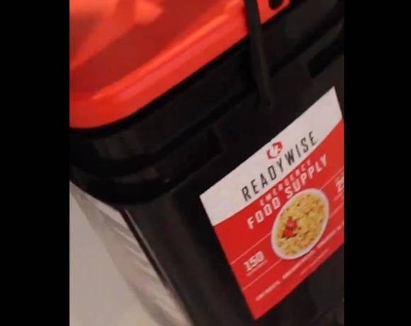 미국의 할인마트 코스트코가 유통 기한이 무려 25년이나 되는 밀키트를 출시했다. 사진은 해당 제품. [사진=페이스북 캡처]