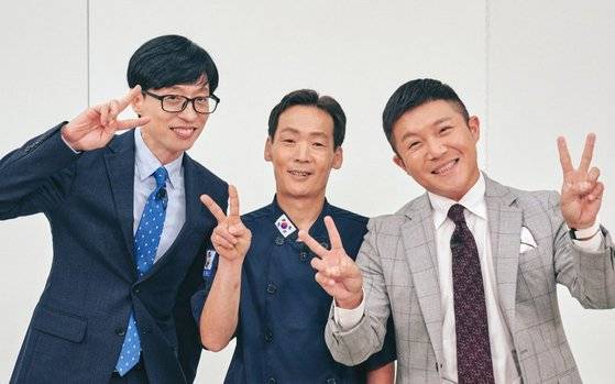 김 대표가 ‘유 퀴즈 온 더 블럭’에 출연했을 때 출연진과 함께 찍은 기념사진. [사진 tvN]