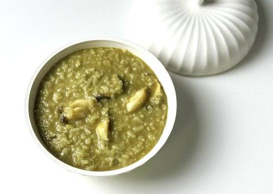 몸이 허할 때 기력 회복에 도움을 주는 전복죽. 사진 이정웅