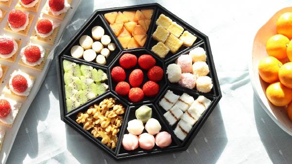 디저트들이 놓여있다. 픽사베이