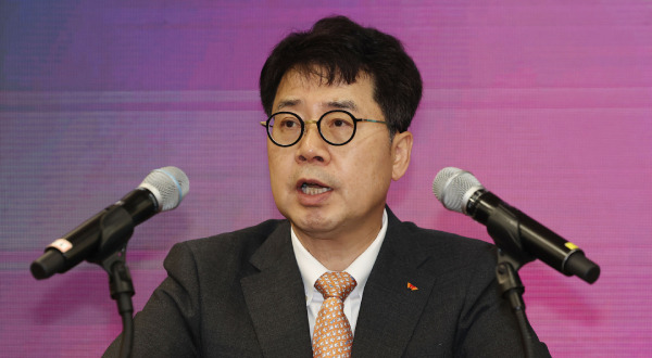 SK Innovation CEO & President Park Sang-kyu speaks at a press conference on the morning of 18 July. [Photo by Yonhap]