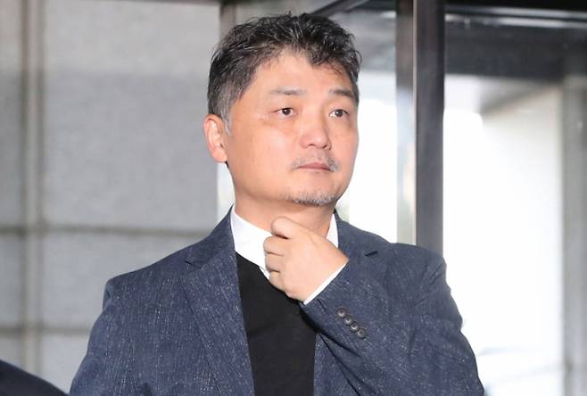 김범수 카카오 미래이니셔티브센터장이 지난해 10월23일 오전 SM엔터테인먼트 주가 시세조종 의혹과 관련한 조사를 받기 위해 서울 여의도 금융감독원으로 출석하고 있다. /사진=뉴스1