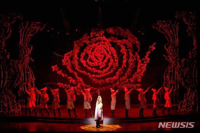 [서울=뉴시스] 뮤지컬 '베르사유의 장미'. (사진=EMK뮤지컬컴퍼니 제공) photo@newsis.com *재판매 및 DB 금지