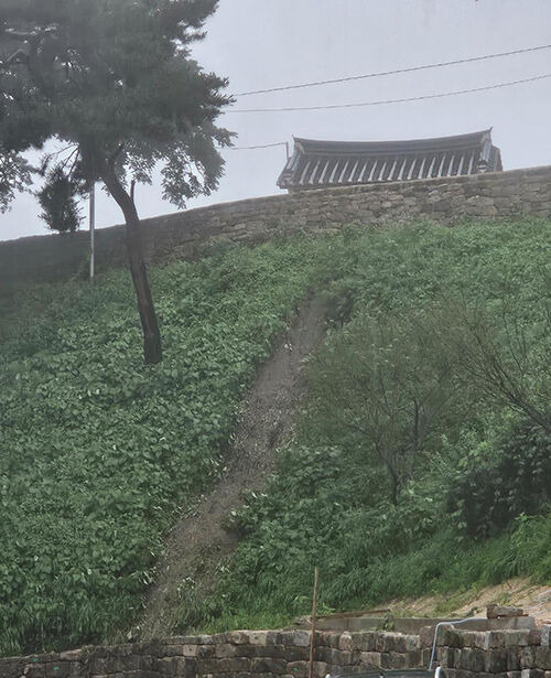 사적 '오산 독산성과 세마대지' 피해 모습