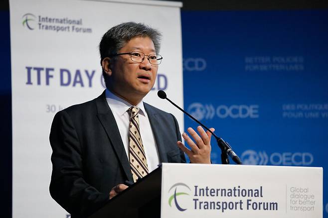 김영태 OECD ITF 사무총장이 ITF 장관 총회에서 인삿말을 하고 있다. ITF제공