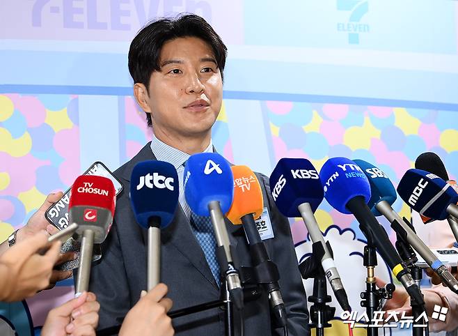 문체부가 홍명보 축구대표팀 감독 선임 파문과 관련해 축구협회에 대해 감사를 하기로 확정했다. 문체부는 앞서 축구협회 운영, 대표팀 선임 과정 등에 부적절한 부분이 있는지 조사하겠다는 방침을 언론을 통해 밝혔는데 문제점을 발견한 뒤 조사를 감사로 바꾸기로 했다. 사진은 내부고발을 통해 축구협회 난맥상을 날린 박주호 국가대표 전력강화위원회 위원. 엑스포츠뉴스DB