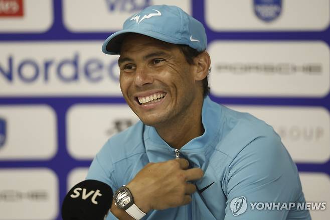 승리 후 인터뷰하는 나달 [AP=연합뉴스]