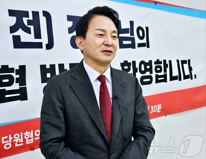 원희룡 국민의힘 당 대표 후보가 20일 대구 북구을당원협의회 사무실에서 기자들과 만나 질문에 답변하고 있다. 2024.7.20/뉴스1 ⓒ News1 남승렬 기자