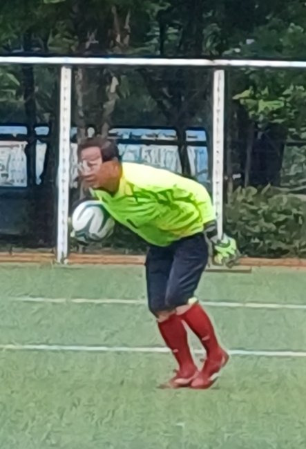 신재철 단장이 친선 축구 경기에서 골키퍼로 활약하고 있는 모습. 신재철 단장 제공.