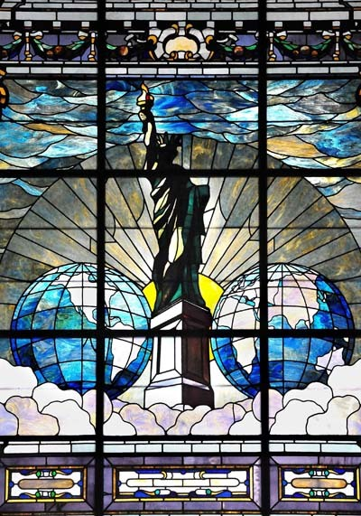 컬럼비아대학에 남겨진 자유의여신상 모금용 스태인드글라스