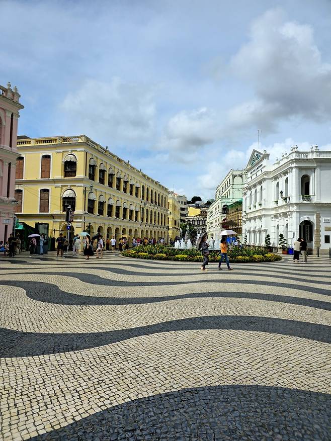 세나두 광장 칼사다 포르투게사.