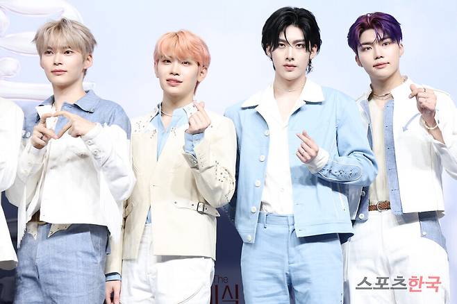 '2024 SBS 가요대전 Summer' 블루카펫 행사에 참석한 그룹 제로베이스원(ZEROBASEONE). ⓒ이혜영 기자 lhy@hankooki.com