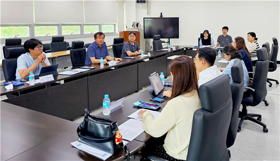 지난 17일 GIST 고령친화산업지원센터에서 ‘장애인·노인 일상생활 어려움 스토리 공모전’ 당선자를 대상으로 컨설팅이 진행되고 있다. GIST 제공.