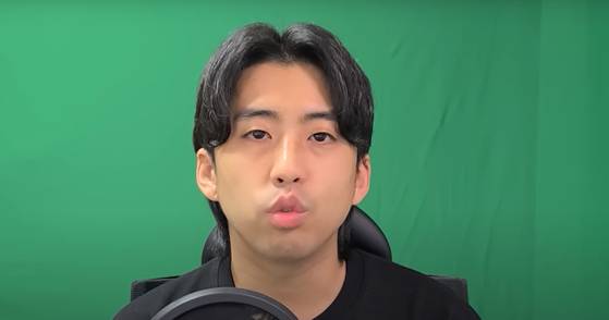 YouTuber Jeon Gukjin explaining why he blackmailed Tzuyang in a video uploaded on July 15 [SCREEN CAPTURE]