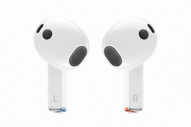 삼성전자가 5년만에 처음으로 디자인을 바꿔 출시한 갤럭시 버즈3. [사진 제공=삼성전자]