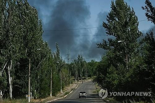 우크라이나 도네츠크주에서 러시아군의 공습에 피어오르는 연기 [로이터 연합뉴스 자료 사진. 재판매 및 DB 금지]