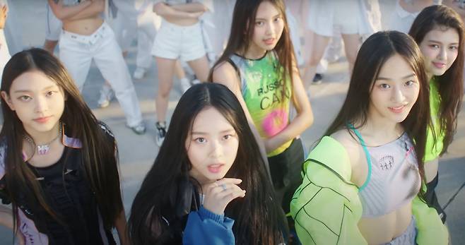 뉴진스 Attention 뮤직비디오