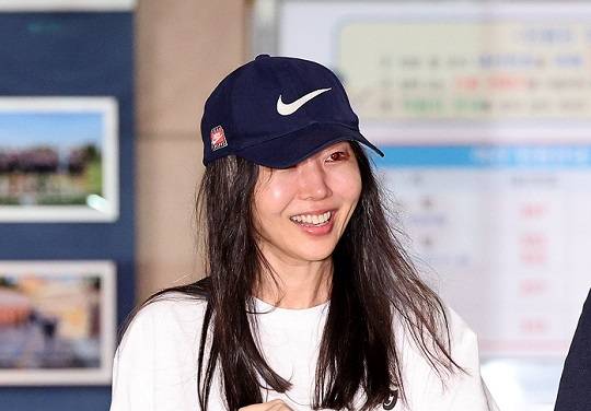 민희진 어도어 대표가 경찰조사를 마치고 9일 오후 서울 용산경찰서를 나서고 있다.  2024.7.9/뉴스1