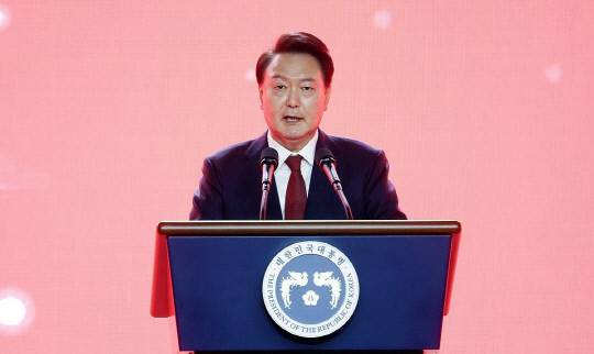 윤석열 대통령이 23일 오후 경기 고양시 킨텍스에서 열린 국민의힘 제4차 전당대회에서 축사하고 있다. 연합뉴스