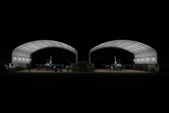 F-16 블록 70 전투기 - 지난 22일(현지시간) 미국 사우스캐롤라이나주 록히드마틴 공장에서 F-16 블록 70 전투기 2대가 슬로바키아로의 이전을 준비하고 있다. / 사진=록히드마틴