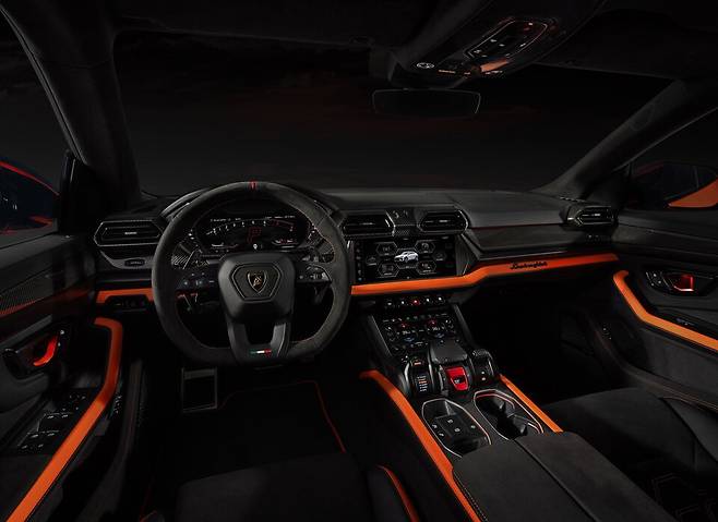 람보르기니 우르스 SE 실내