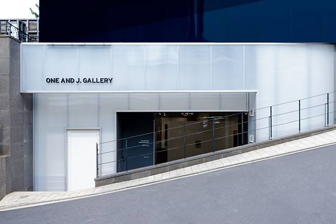 서울 청담동 원앤제이 갤러리 외관. 18년간 가회동에서 운영하다 지난해 청담동으로 이전했다. /원앤제이