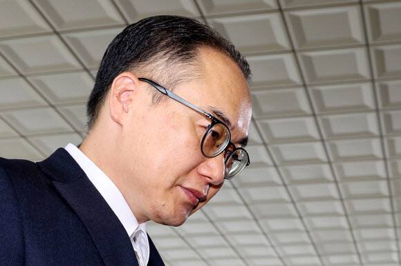 이원석 검찰총장이 24일 오전 서울 서초구 대검찰청으로 출근하고 있다. 연합뉴스