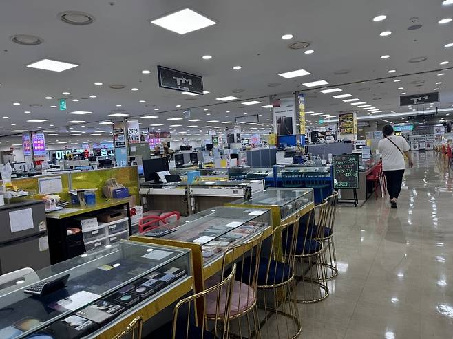 24일 한산한 신도림 휴대폰 집단상가의 모습/사진=유지희 기자