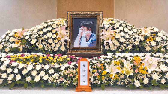 Late singer-songwriter and Hakchon founder Kim Min-gi's funeral parlor set up at the Seoul National University Hospital in central Seoul. [NEWS1]